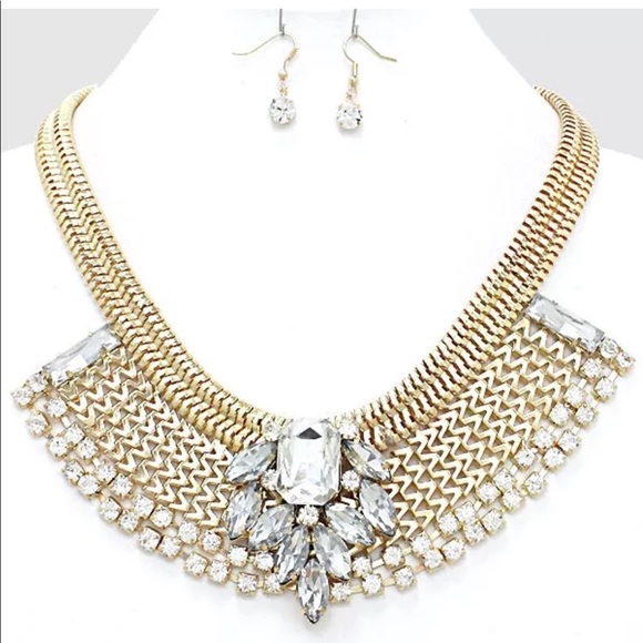 Jewelry - Mesh Chain Center Crystal Statement Necklace
